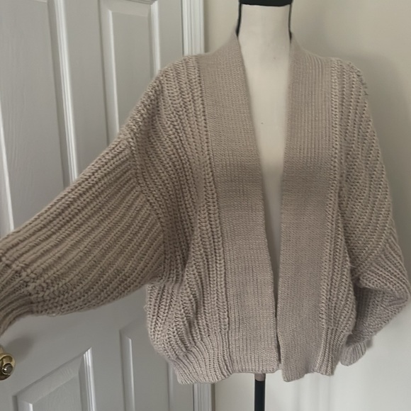 H & M Ribbed Cardigan - Picture 2 of 5